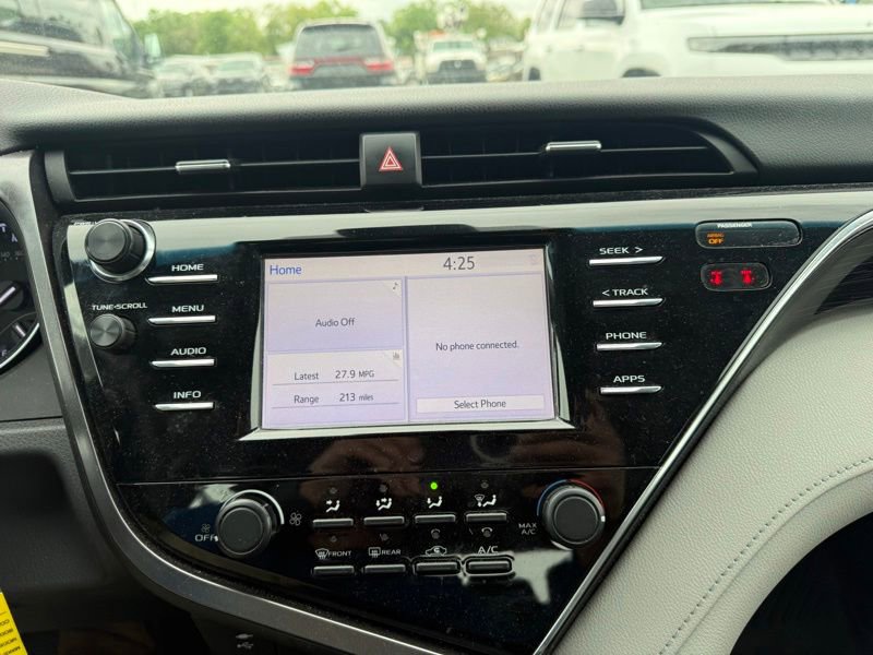 Used 2018 Toyota Camry LE FWD image 13