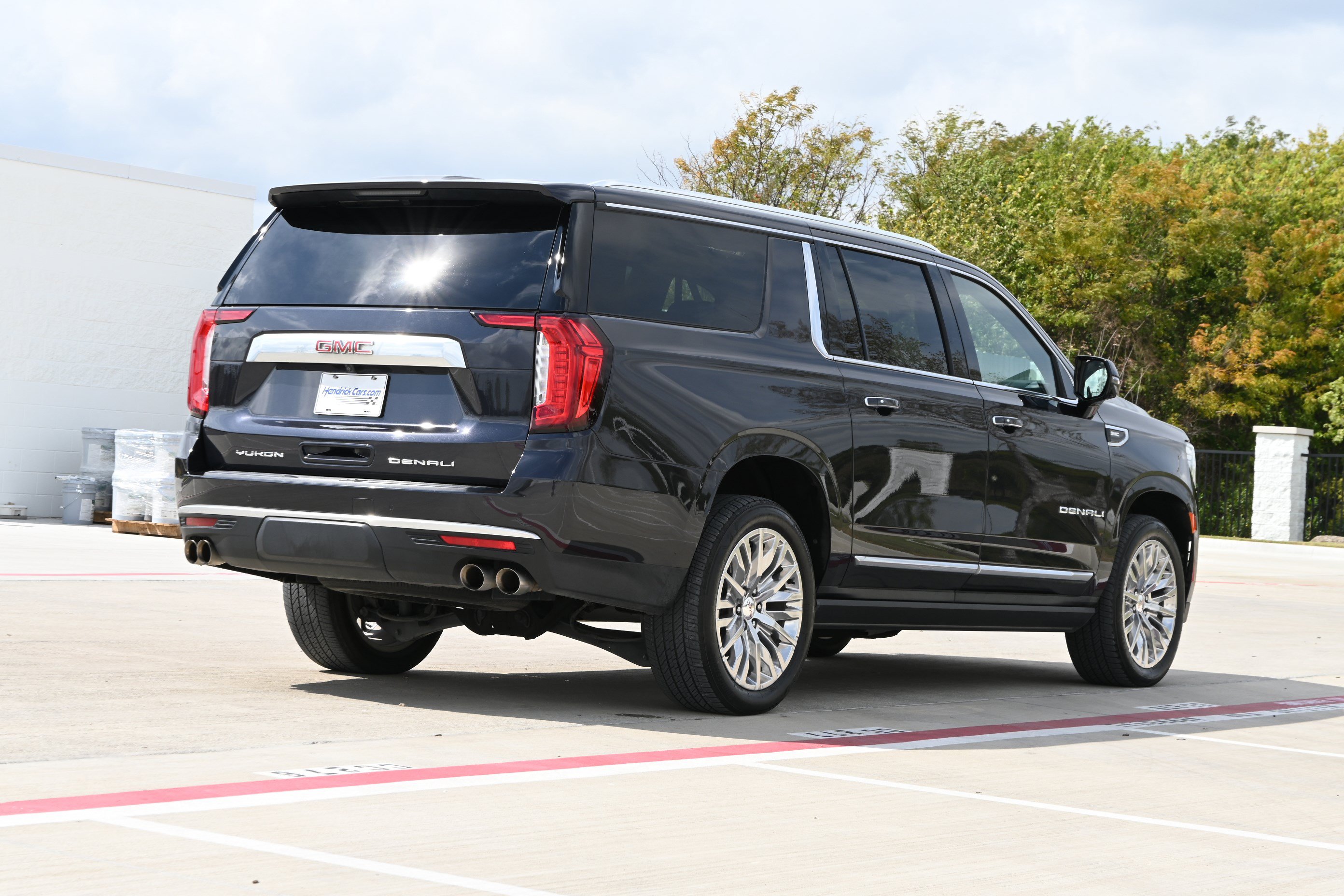 Used 2023 GMC Yukon XL Denali AWD/4WD image 9
