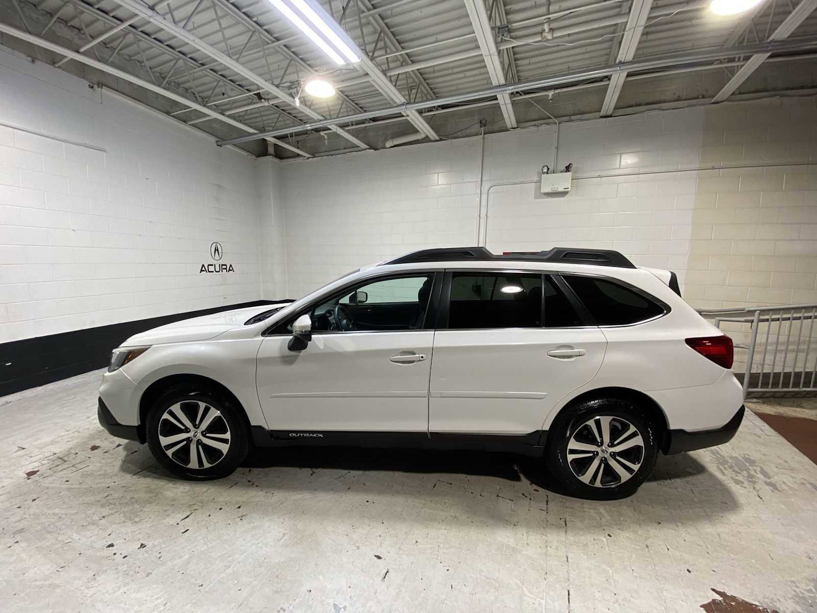 Used 2018 Subaru Outback 3.6R Limited image 3