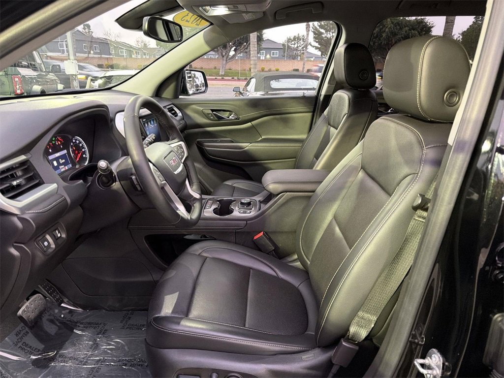 Used 2023 GMC Acadia SLT w/ Elevation Edition image 19