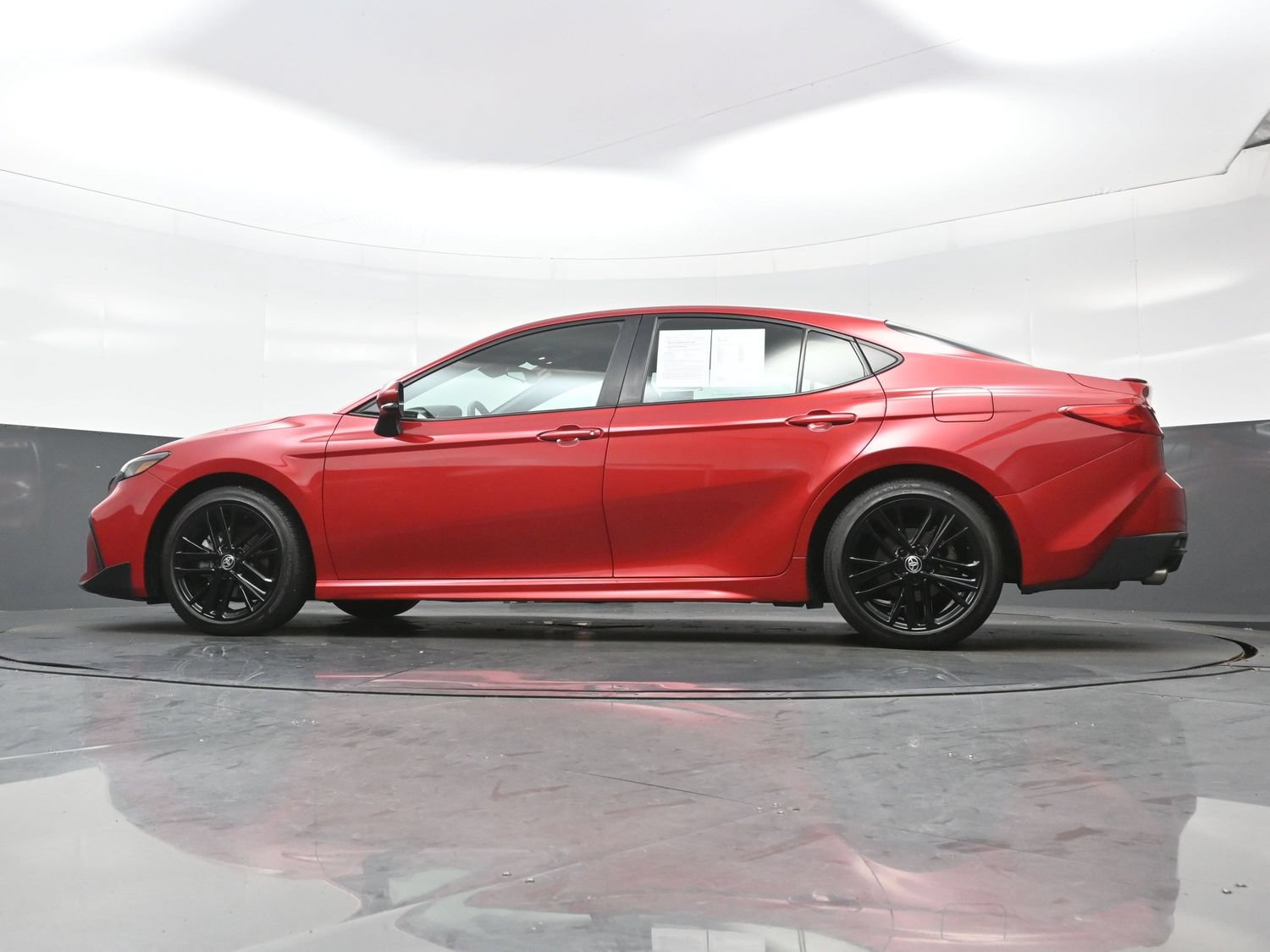 Used 2025 Toyota Camry SE FWD image 30