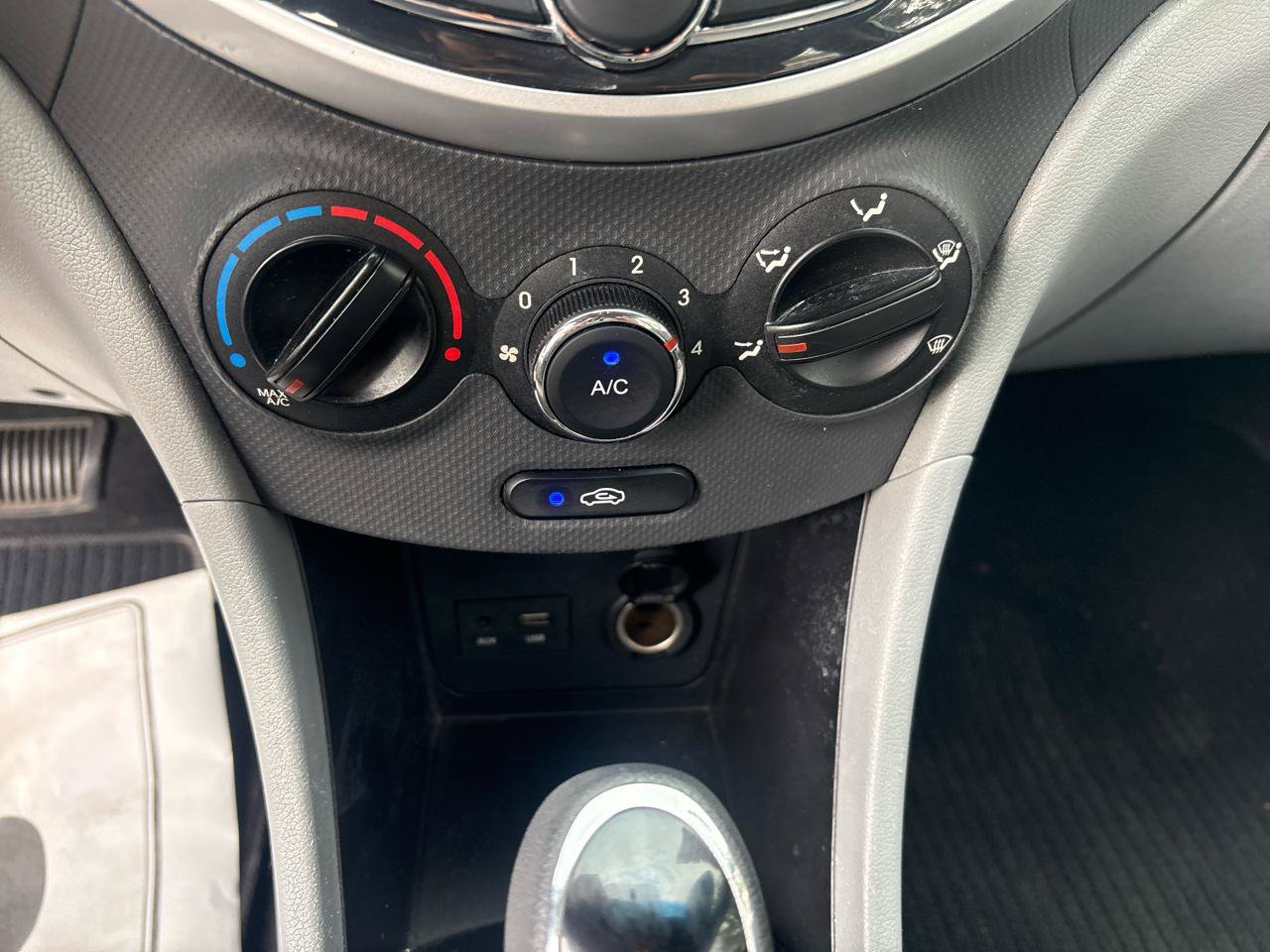 Used 2014 Hyundai Accent GLS w/ Option Group 2 FWD image 13