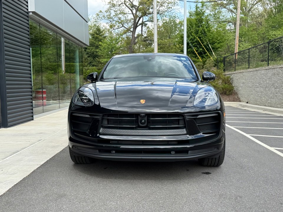 Certified 2024 Porsche Macan image 10