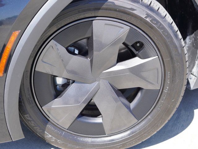Used 2025 Toyota Prius LE FWD image 10