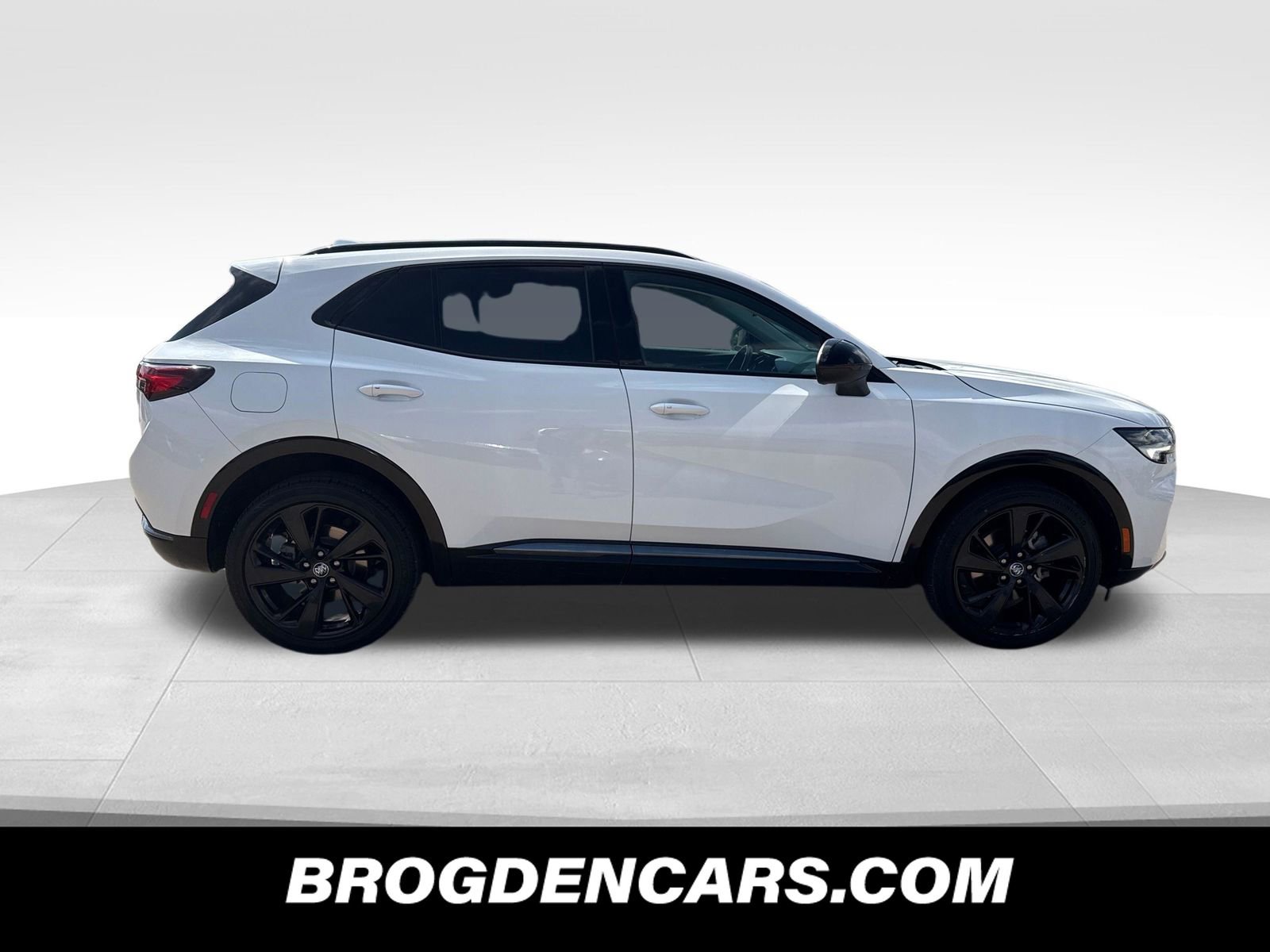 Used 2022 Buick Envision Essence w/ Sport Touring Package AWD/4WD image 3