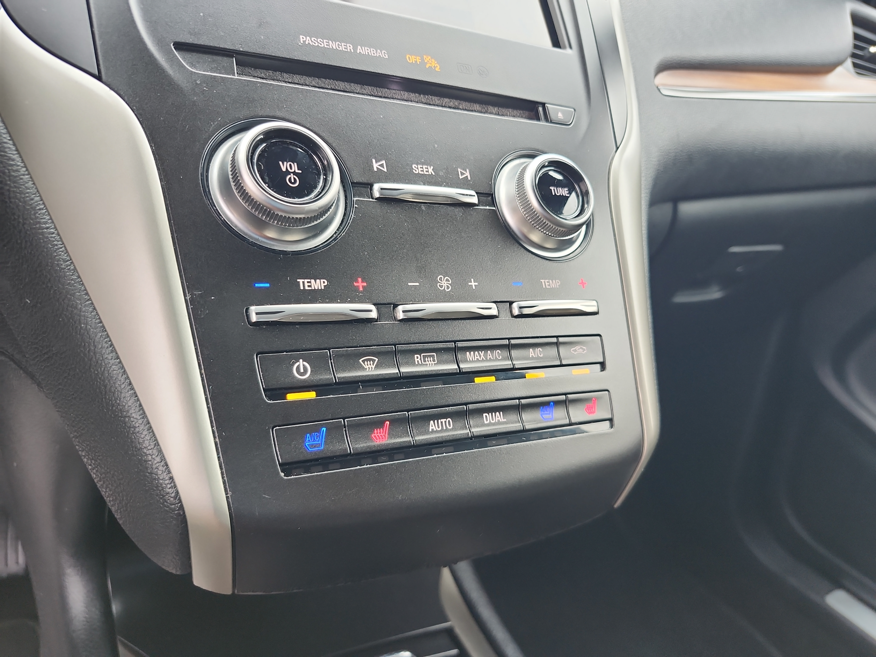 Used 2019 Lincoln MKC Reserve FWD image 28