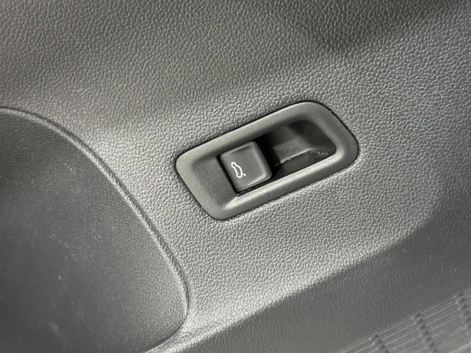 Used 2024 Volkswagen Atlas SE image 27