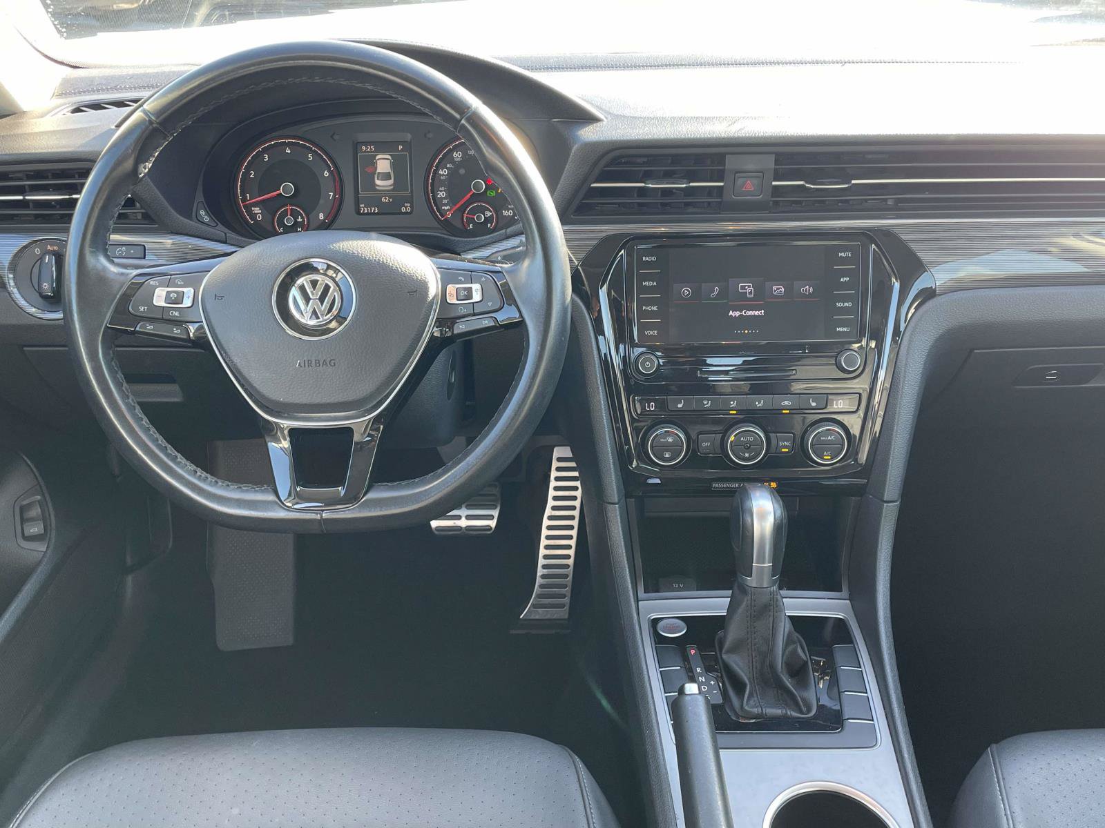 Used 2020 Volkswagen Passat 2.0T R-Line FWD image 4
