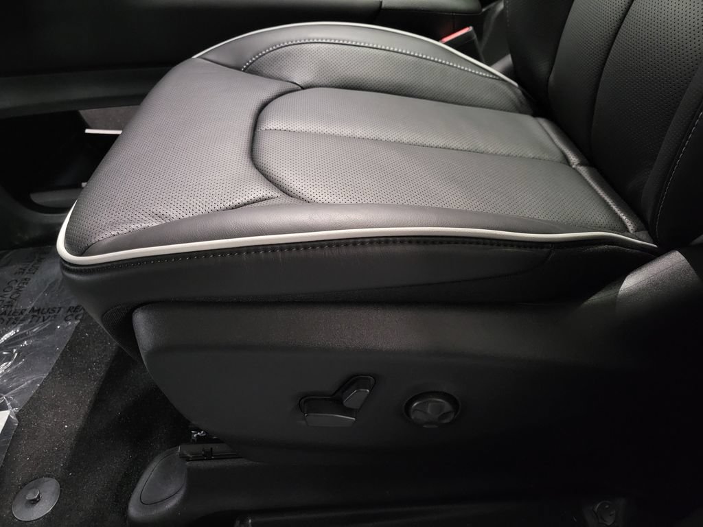 New 2027 Chrysler Pacifica Limited FWD image 14