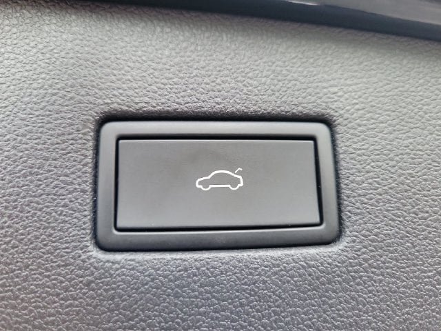 Certified 2022 Volkswagen Tiguan SE R-Line FWD image 8