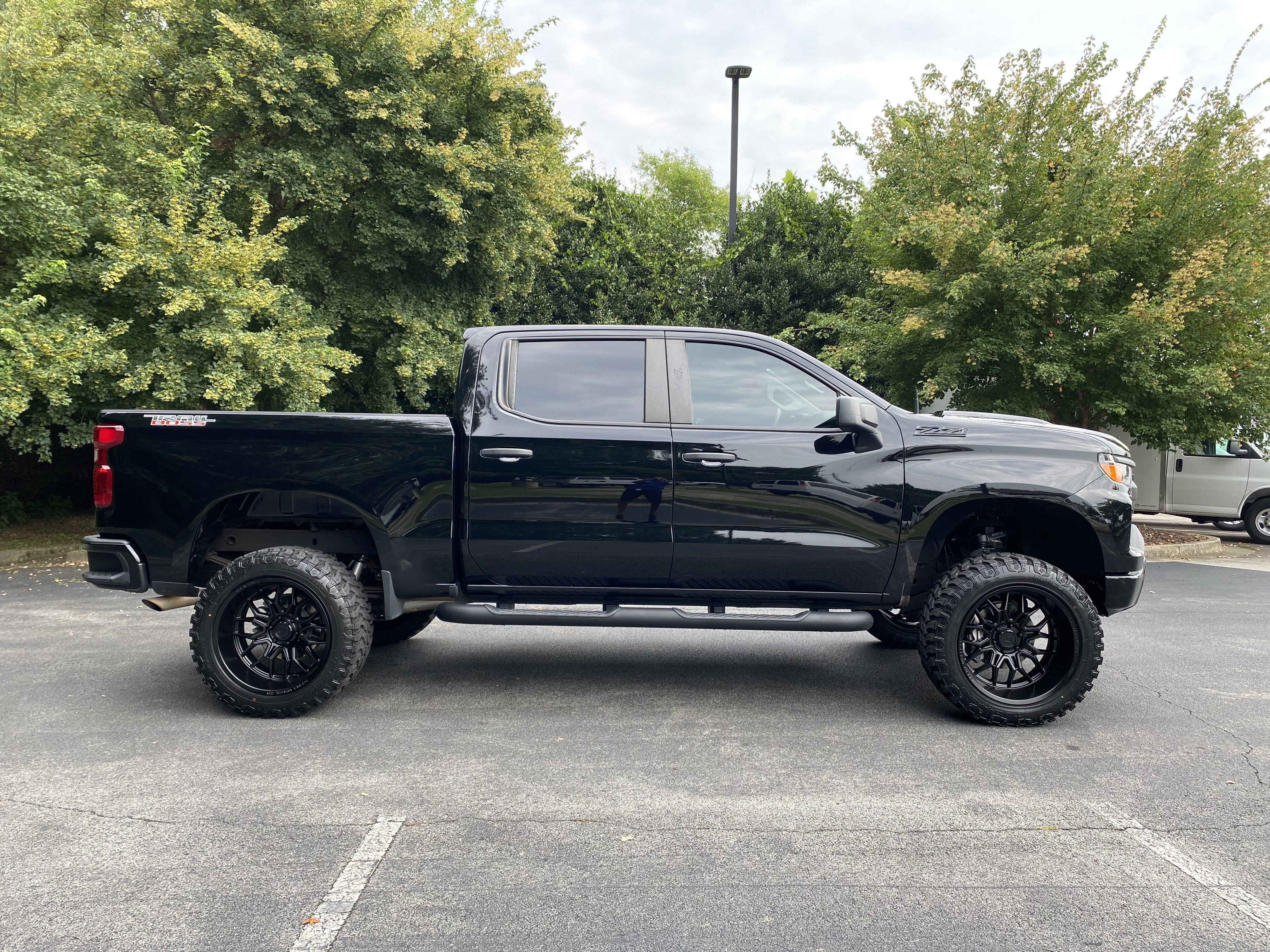 Used 2024 Chevrolet Silverado 1500 Custom Trail Boss w/ LPO, Dark Essentials Package AWD/4WD image 10