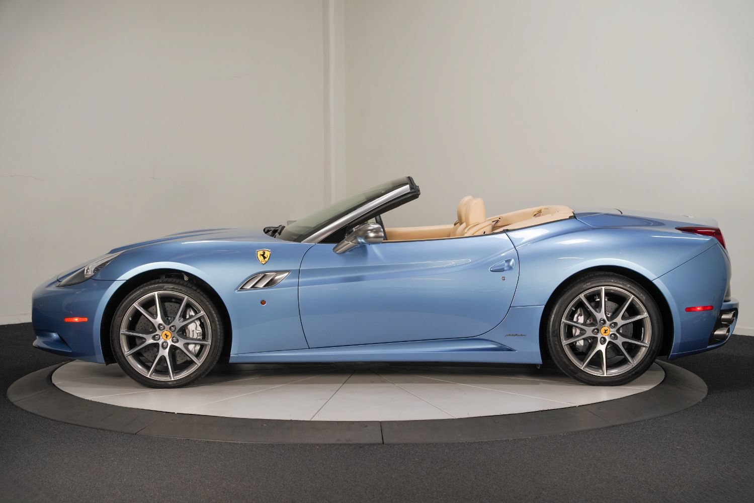 Used 2012 Ferrari California RWD image 7