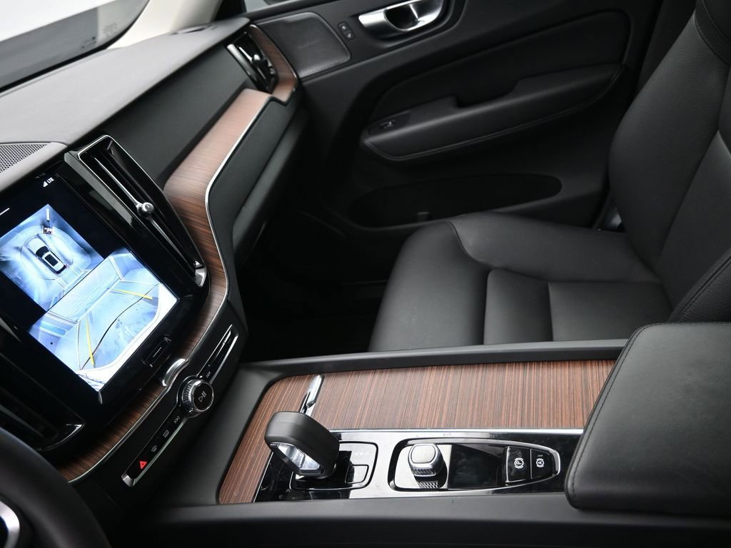 Used 2024 Volvo XC60 B5 Plus w/ Protection Package Premier image 16