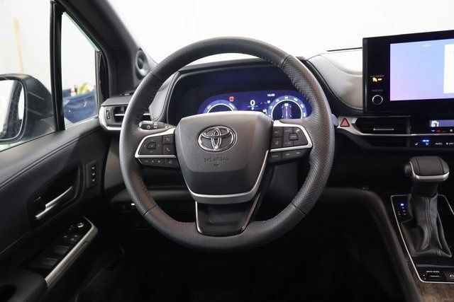 Certified 2025 Toyota Sienna Platinum AWD/4WD image 16