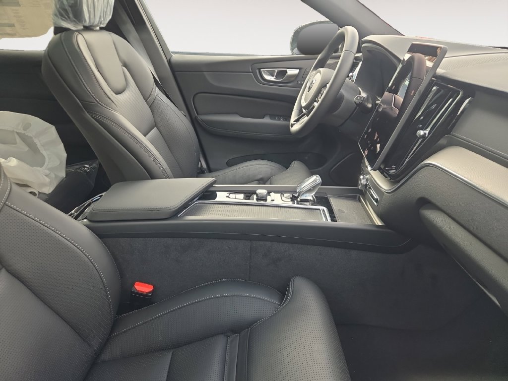 New 2026 Volvo XC60 B5 Ultra w/ Protection Package Premier AWD/4WD image 2