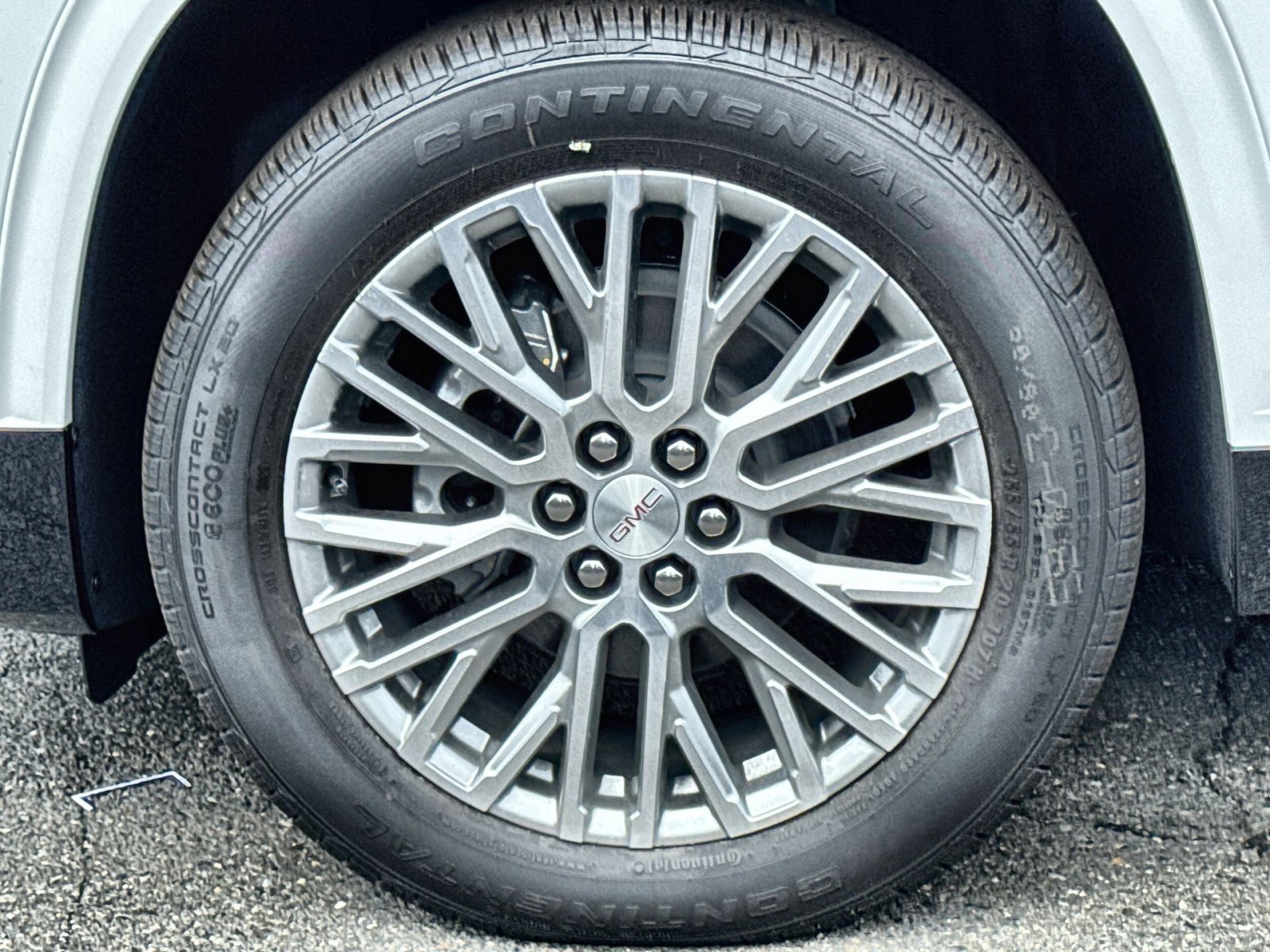 New 2026 GMC Acadia Denali w/ LPO, Floor Liner Package image 12