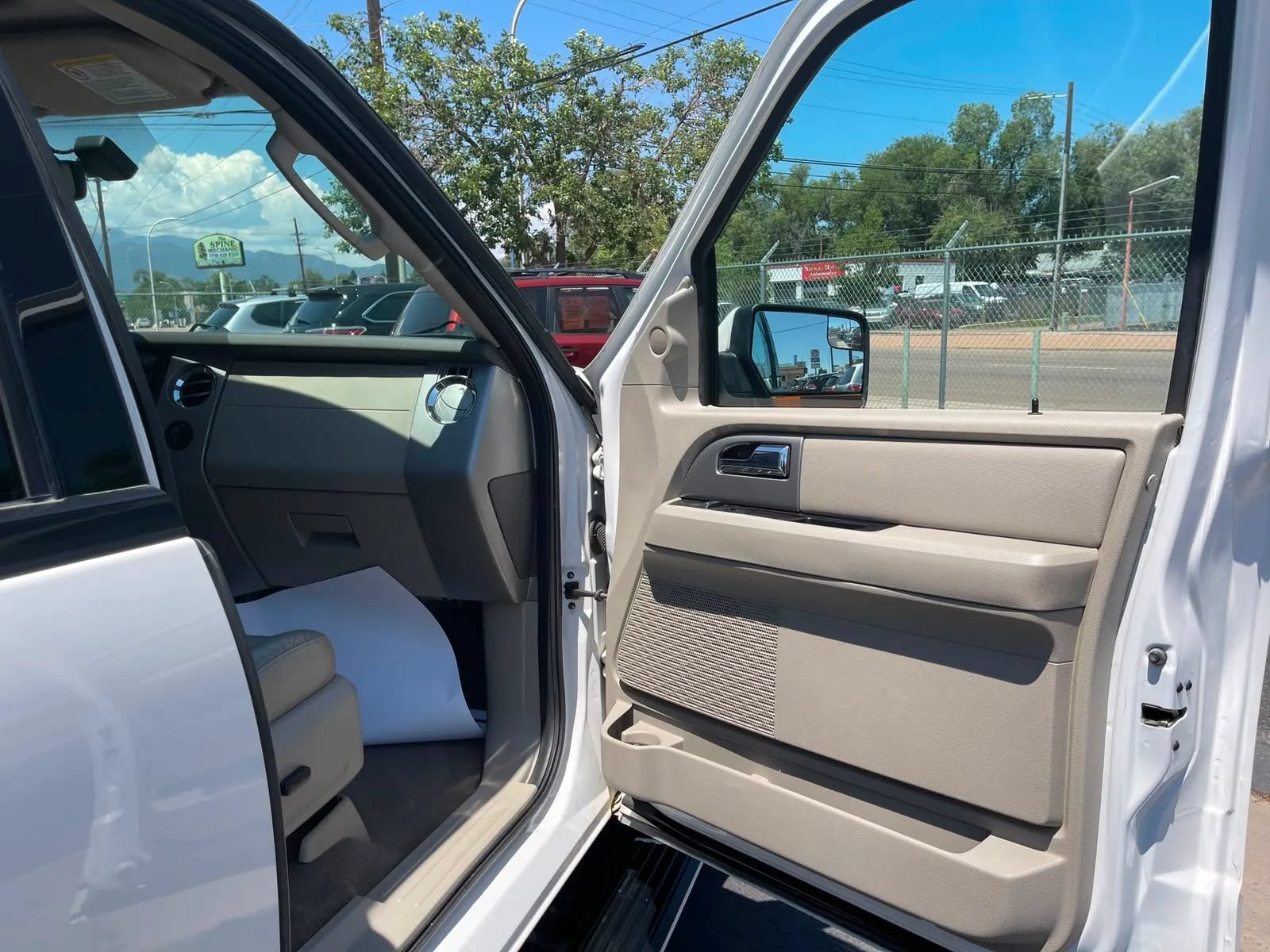 Used 2013 Ford Expedition EL Limited AWD/4WD image 12