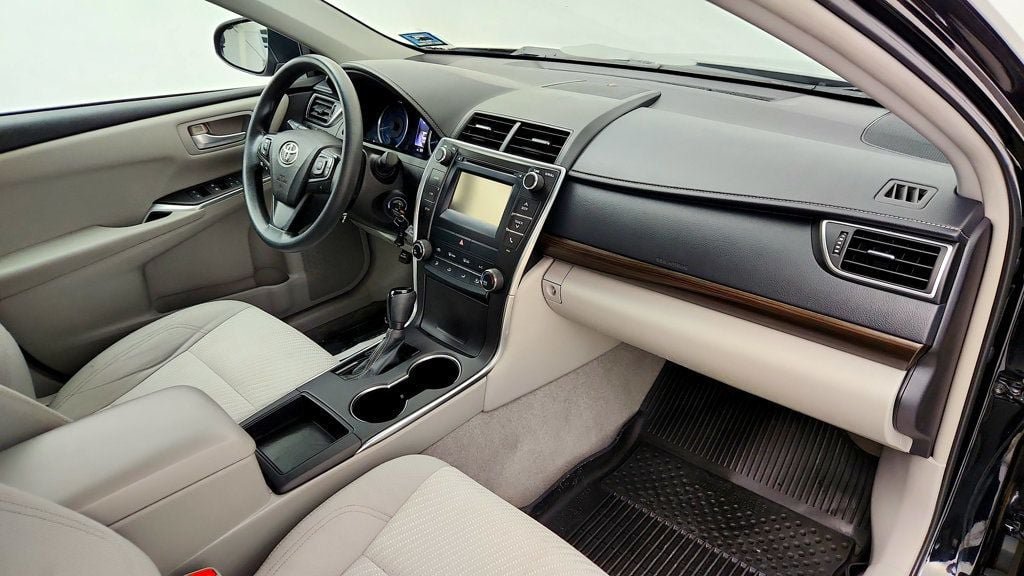 Used 2016 Toyota Camry FWD image 23