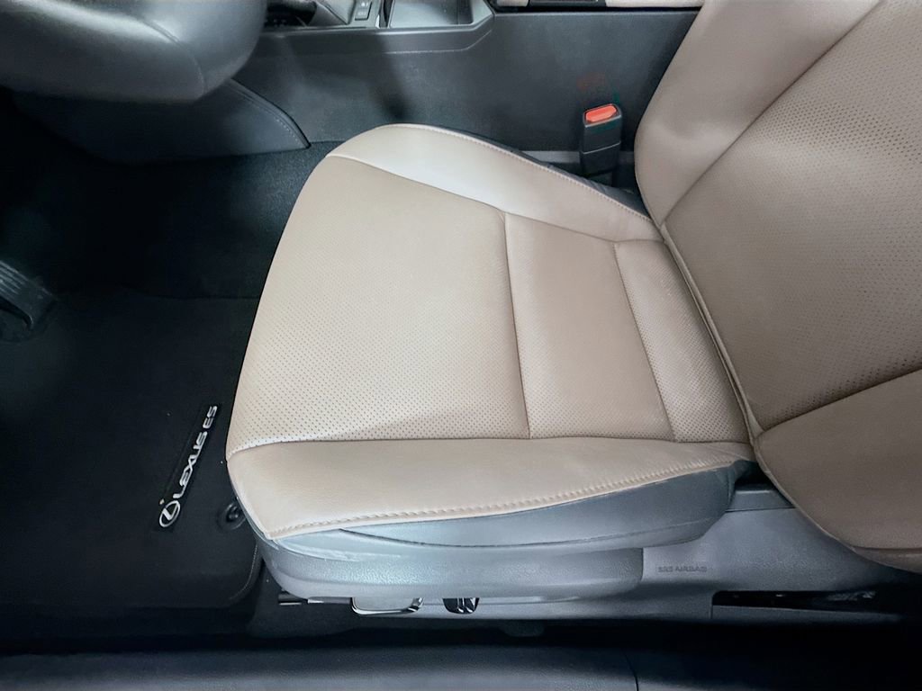 Certified 2025 Lexus ES 300h w/ Premium Package image 19