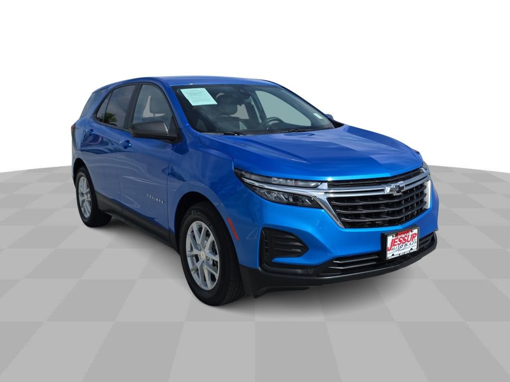Used 2024 Chevrolet Equinox LS w/ LS Convenience Package FWD image 2