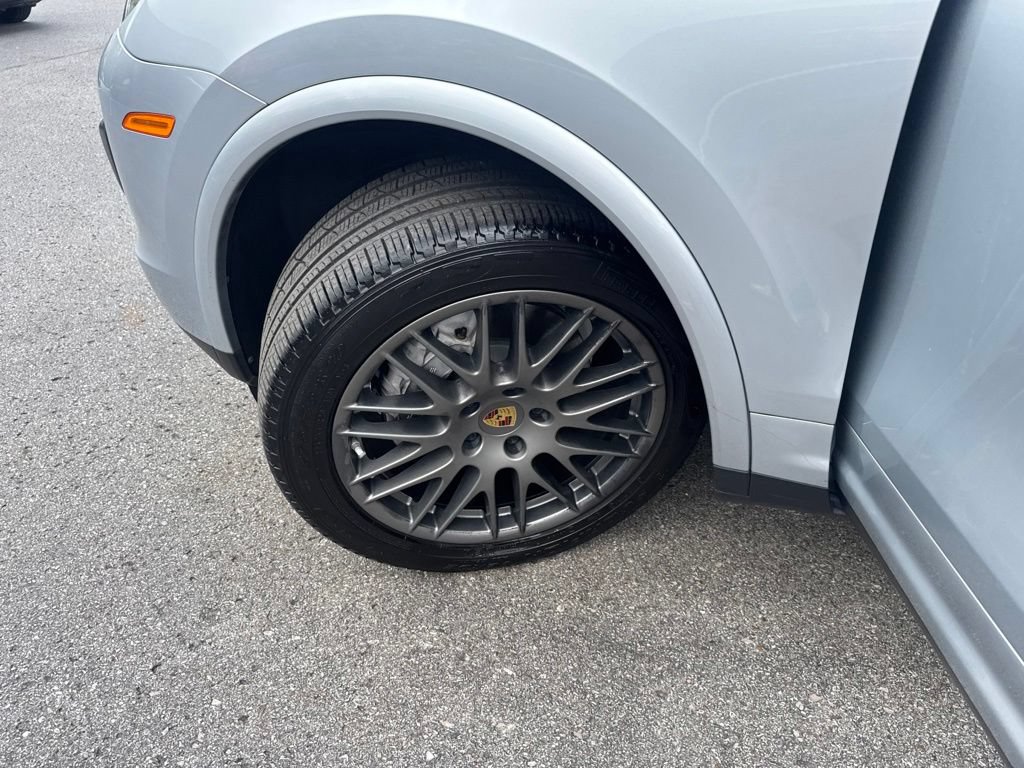Used 2017 Porsche Cayenne Platinum Edition AWD/4WD image 27
