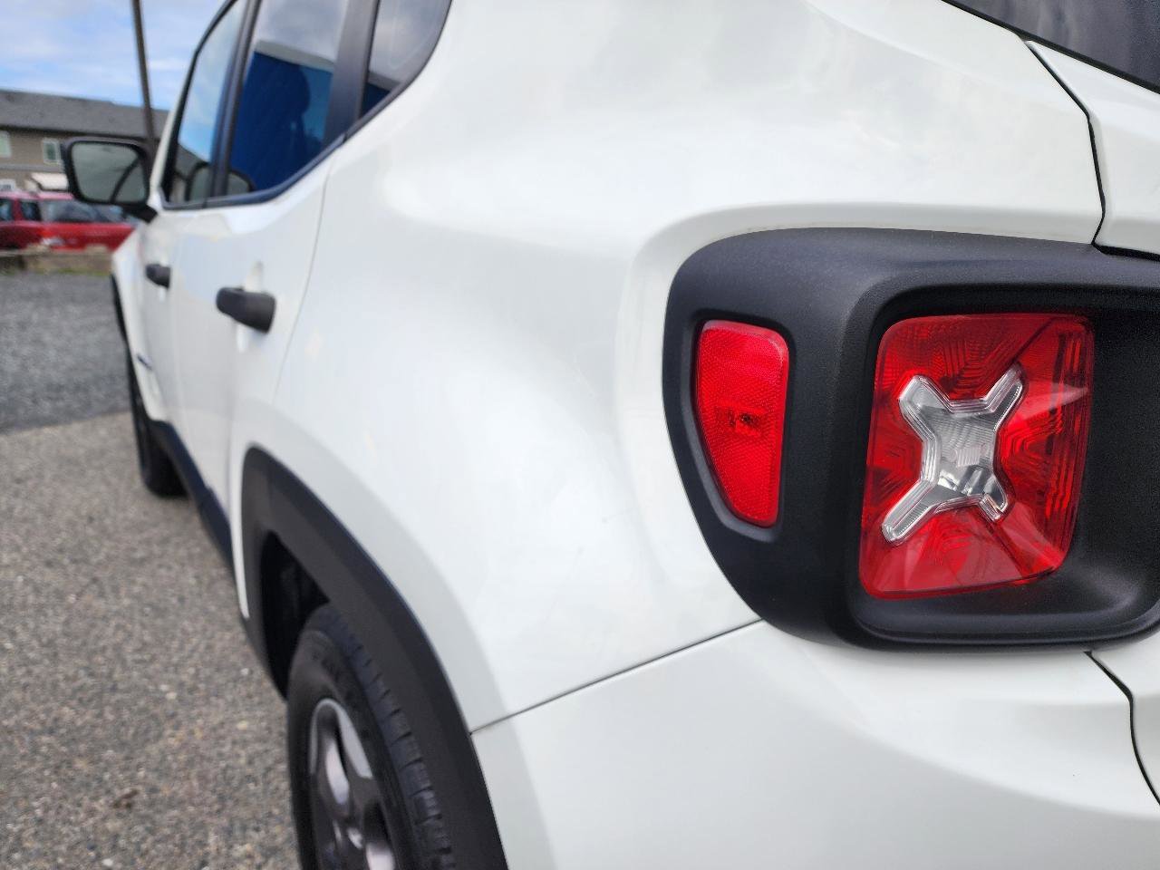 Used 2015 Jeep Renegade Sport w/ Power & Air Group FWD image 32
