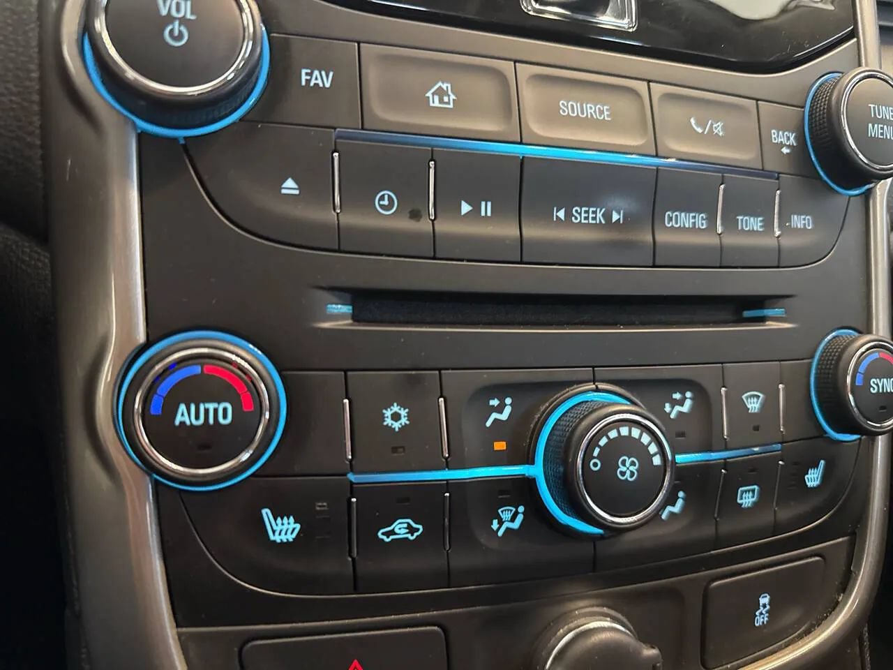 Used 2015 Chevrolet Malibu LT w/ Leather Package FWD image 24