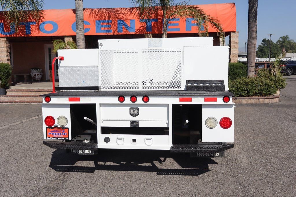 Used 2016 Ford F550 2WD Regular Cab Super Duty image 8