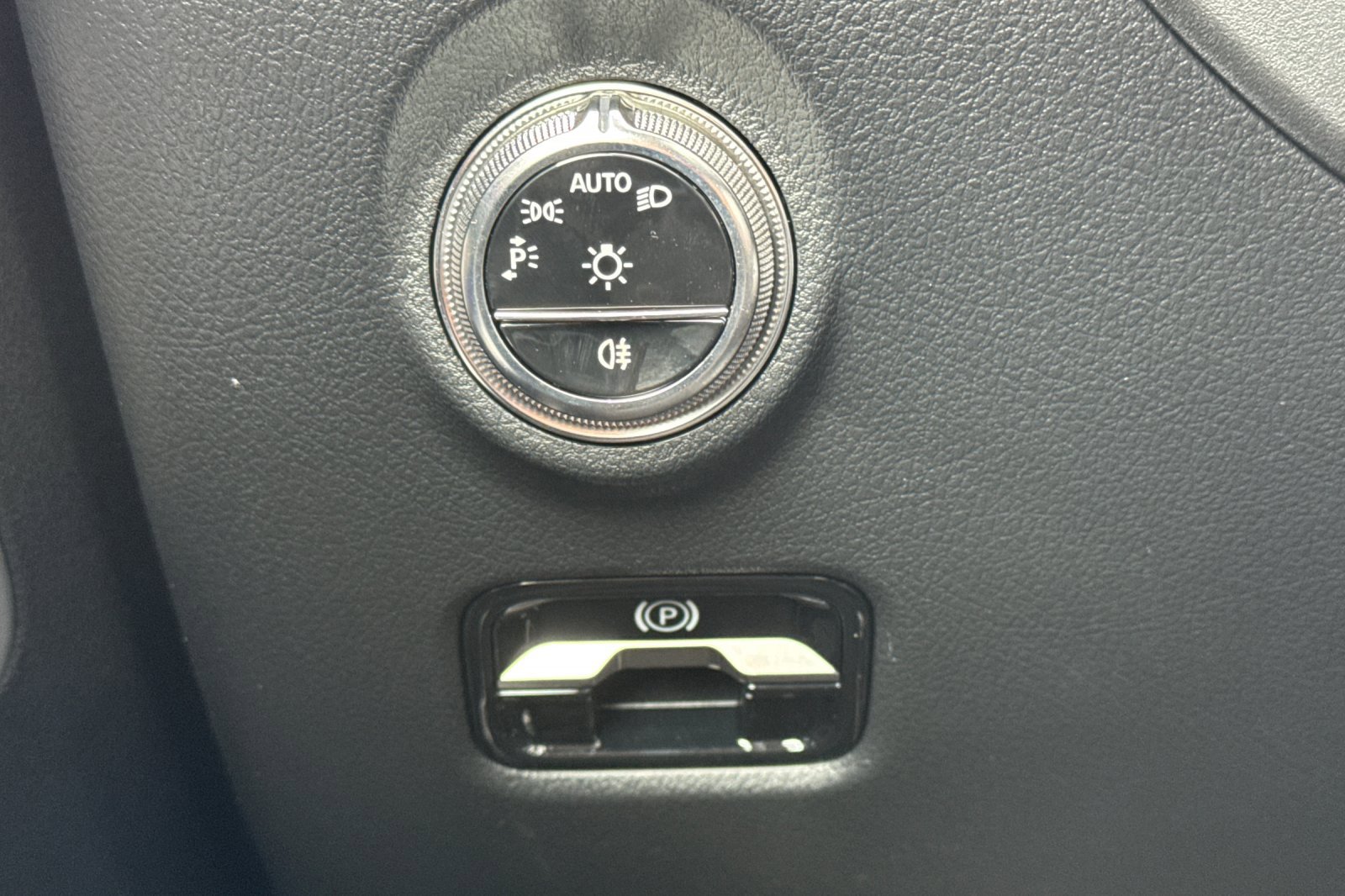 New 2026 Mercedes-Benz C 300 4MATIC Sedan image 28