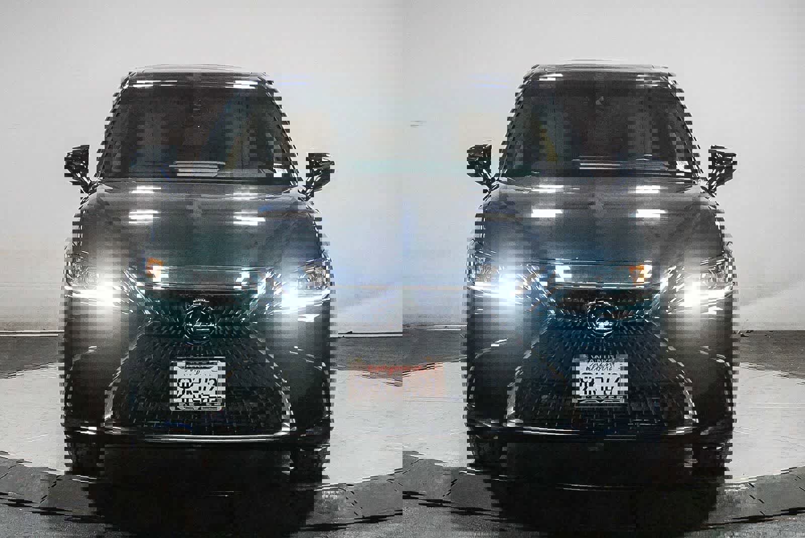 Used 2025 Lexus ES 300h w/ Premium Package image 2