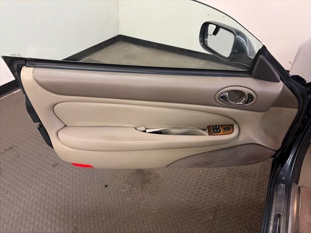 Used 2001 Jaguar XK8 Convertible image 13