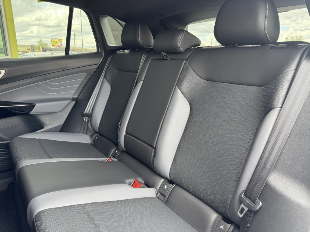 Used 2023 Volkswagen ID.4 Pro S RWD image 37