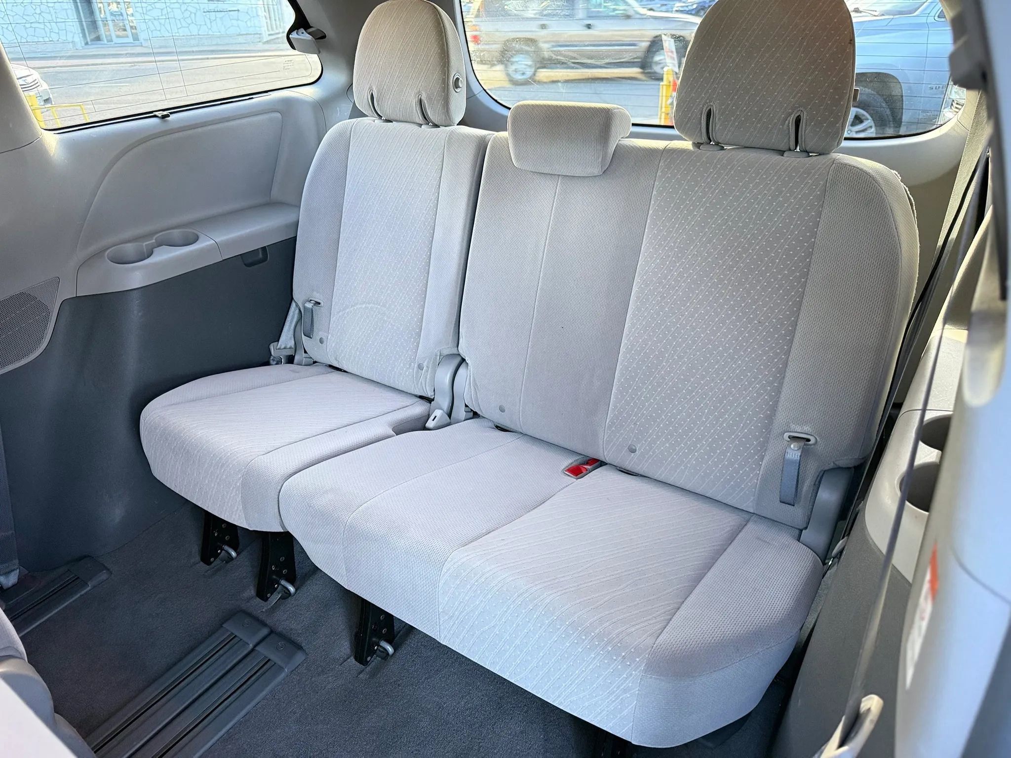 Used 2018 Toyota Sienna LE FWD image 16