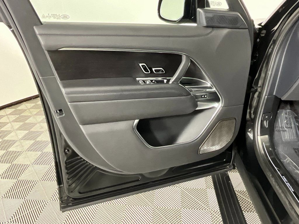 Used 2023 Land Rover Range Rover Long Wheelbase First Edition image 18
