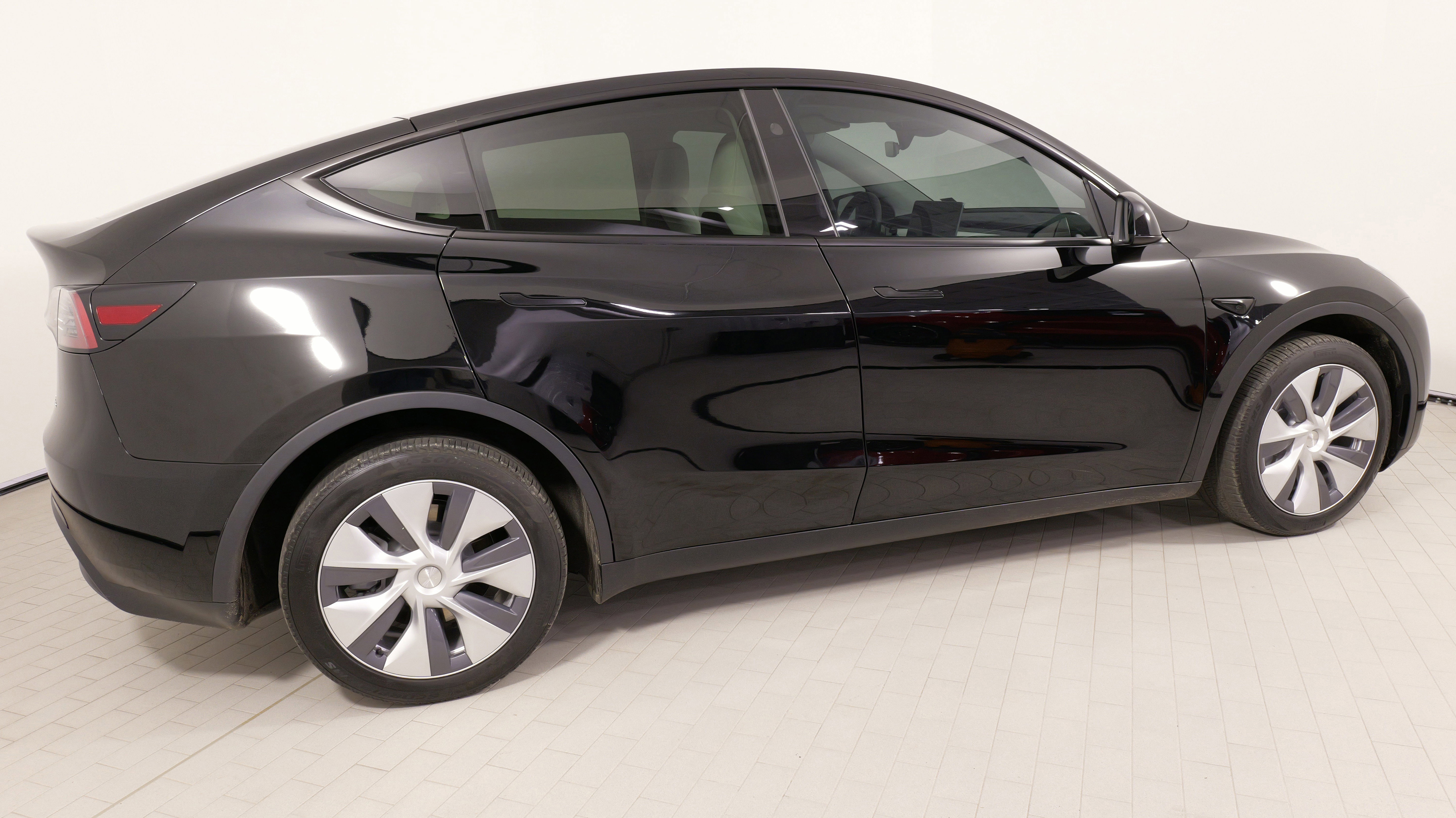 Used 2024 Tesla Model Y Long Range image 8