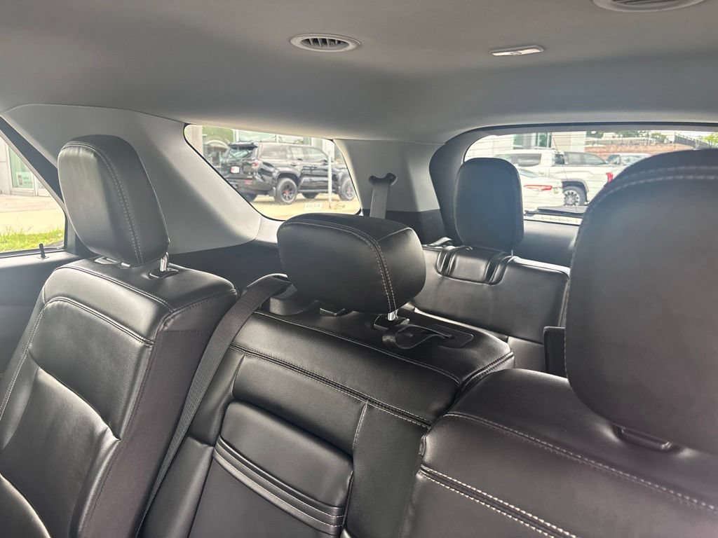 Used 2023 Ford Explorer XLT w/ Equipment Group 202A AWD/4WD image 18