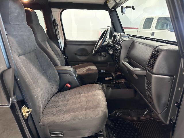 Used 2005 Jeep Wrangler Unlimited Rubicon image 15