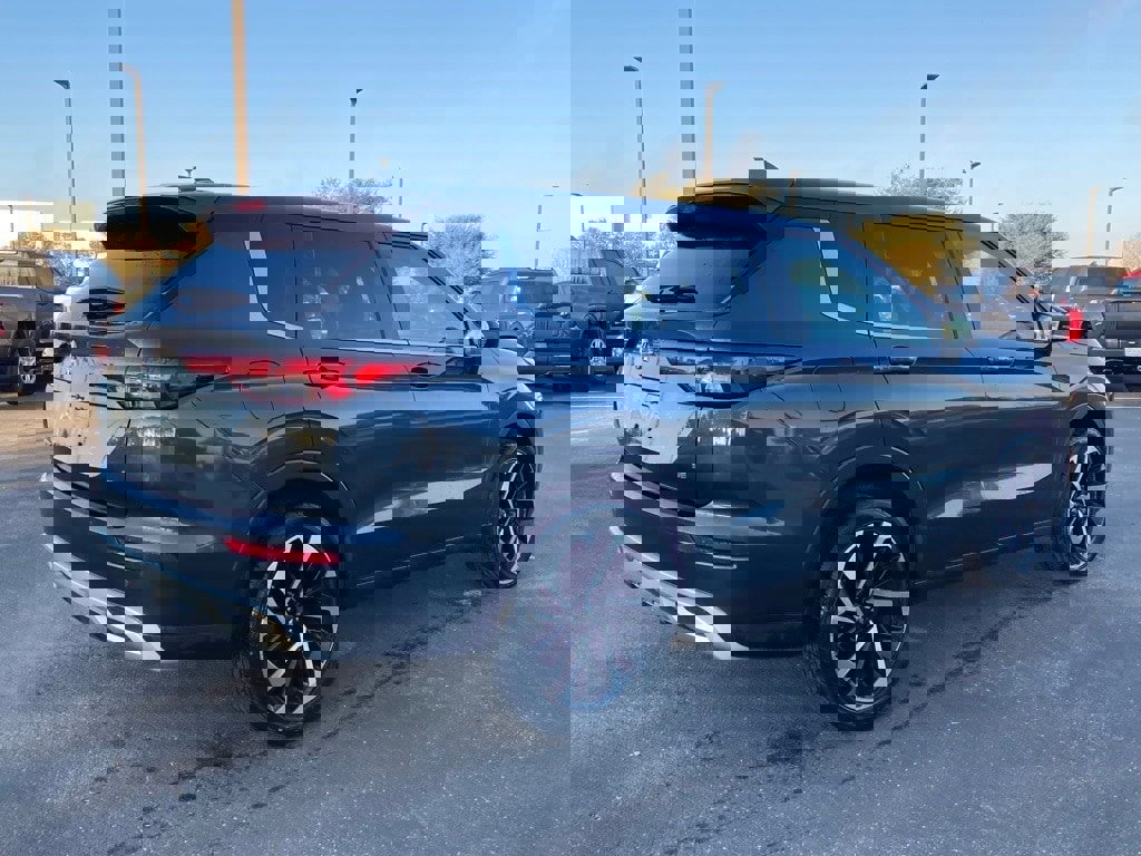 Used 2024 Mitsubishi Outlander SE Black Edition image 5