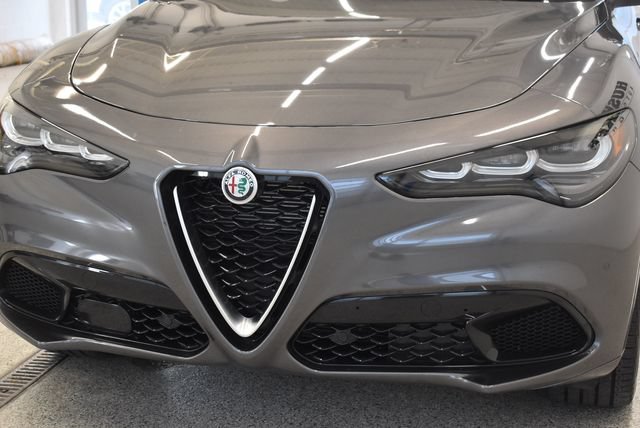 Used 2024 Alfa Romeo Stelvio Ti w/ Performance Driving Package AWD/4WD image 14