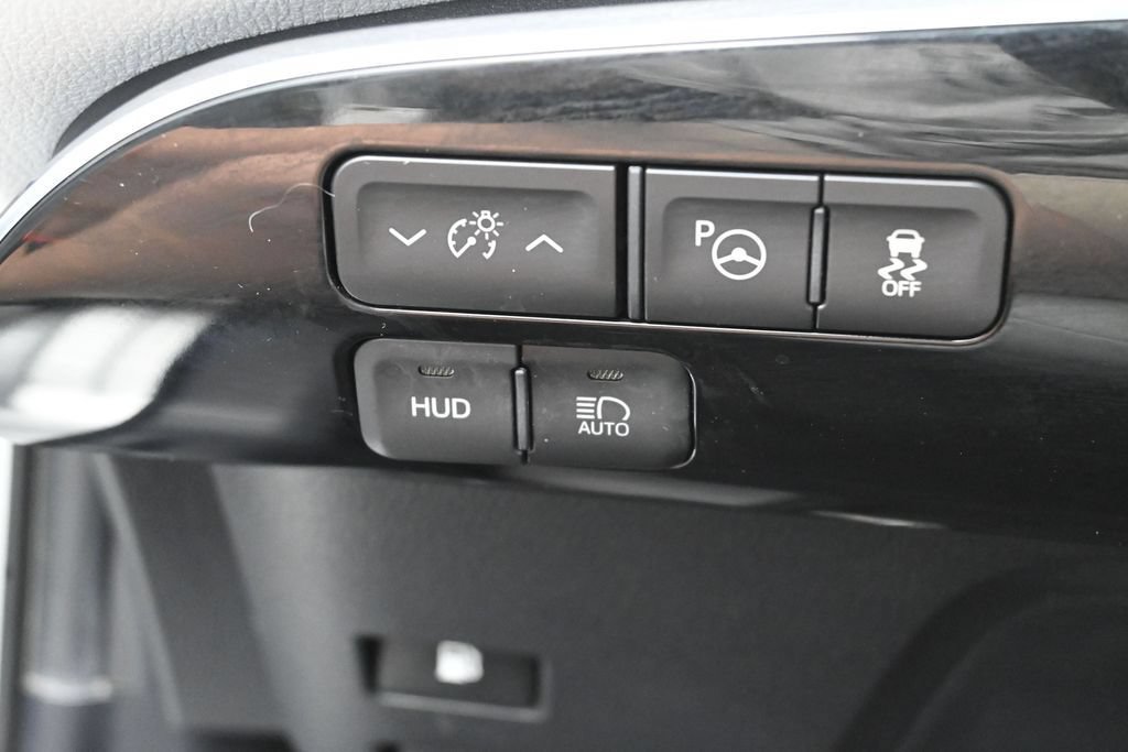 Certified 2018 Toyota Prius Four w/ Advanced Technology Package FWD image 14