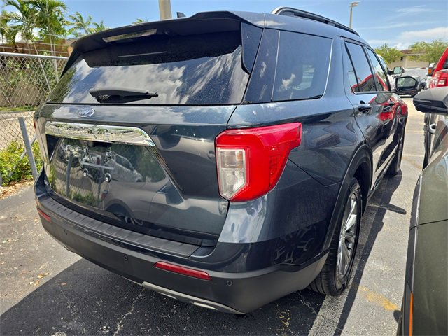 Used 2022 Ford Explorer XLT w/ Equipment Group 202A image 4