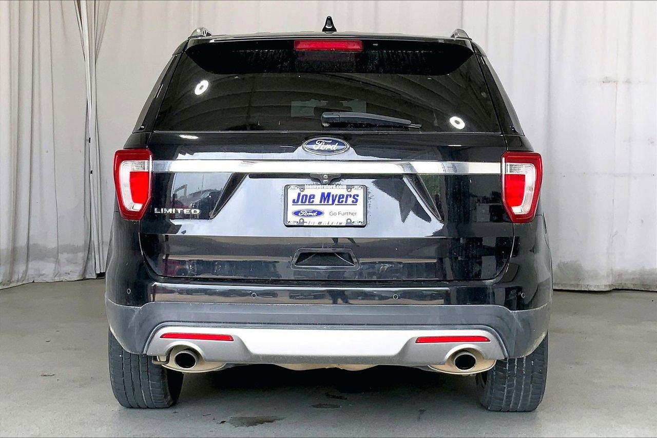 Used 2017 Ford Explorer Limited w/ Equipment Group 301A FWD image 4