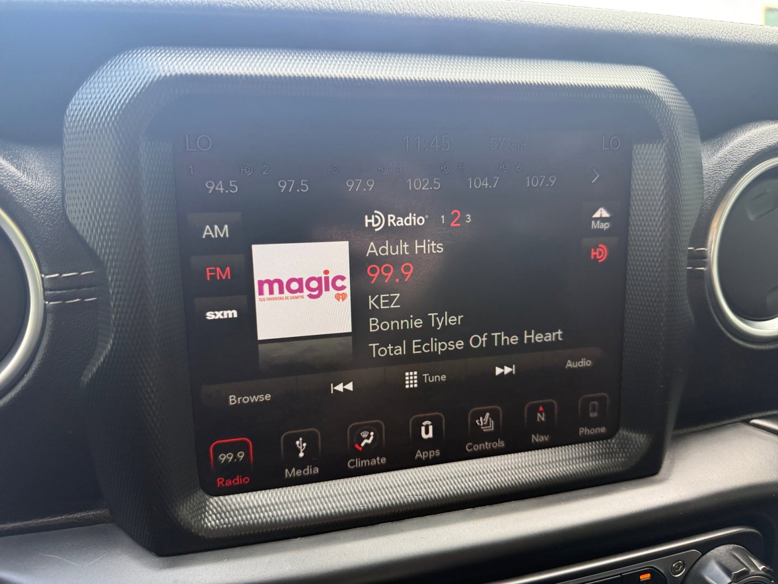 Used 2019 Jeep Wrangler Unlimited Sahara w/ Uconnect 4C Nav & Sound Group image 22