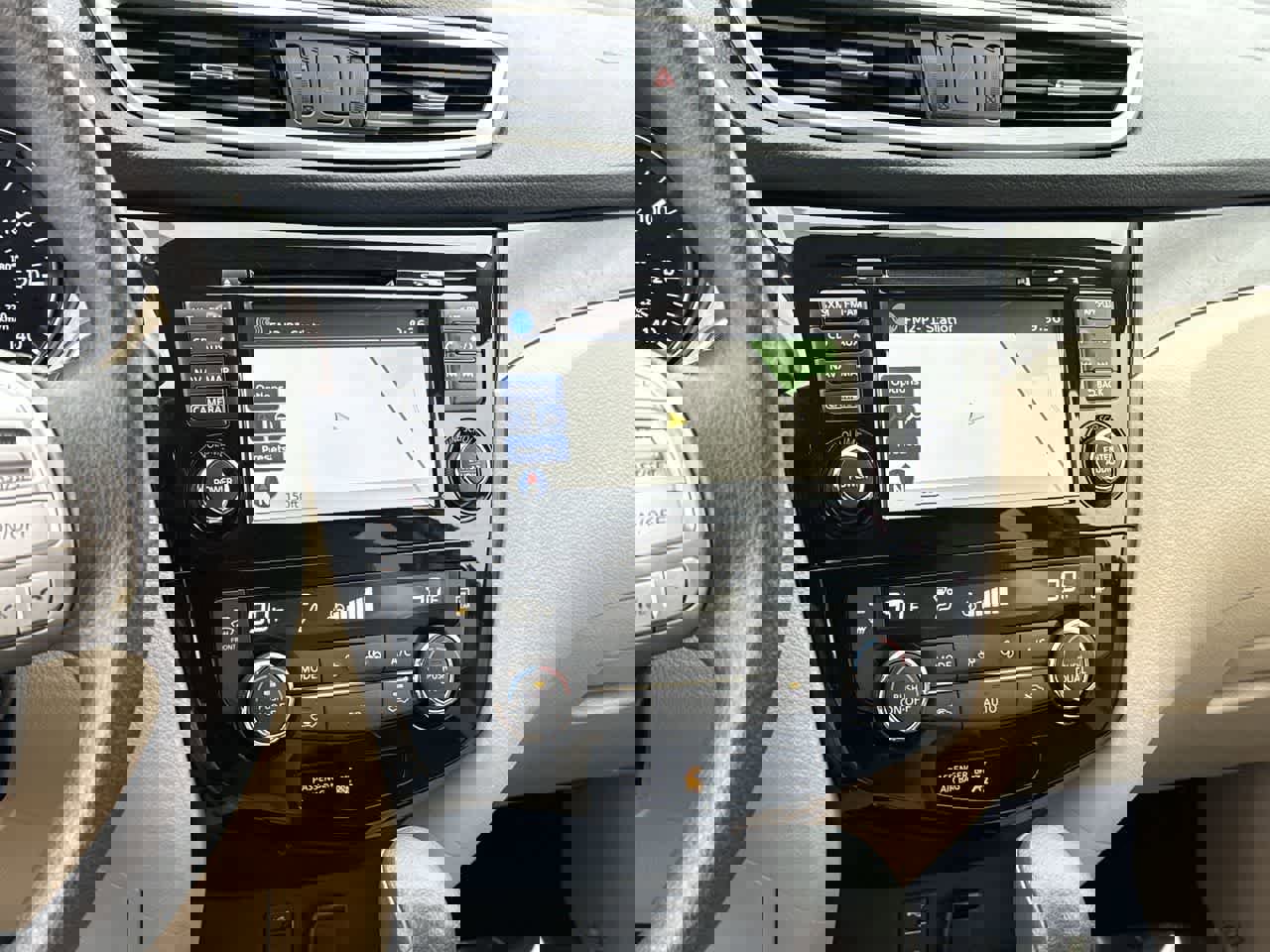 Used 2016 Nissan Rogue SV w/ SV Premium Package image 25