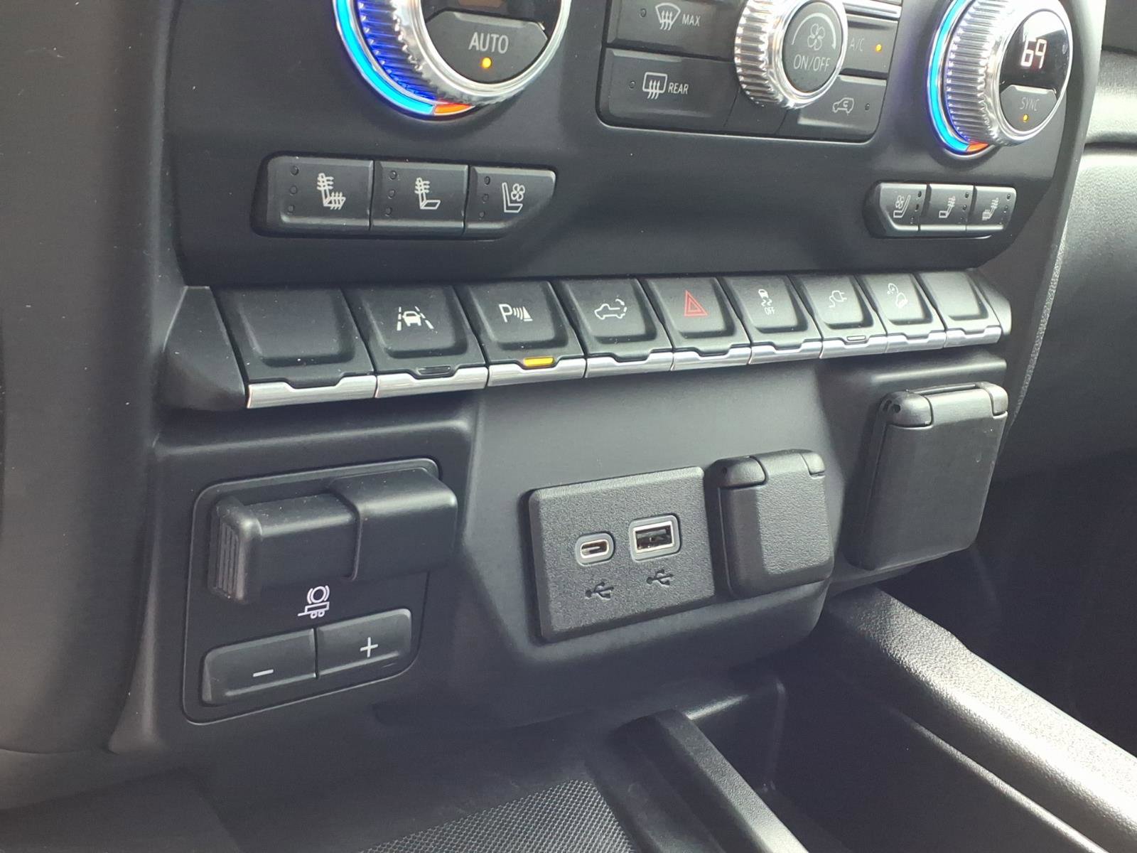 Used 2022 GMC Sierra 1500 AT4 w/ AT4 Premium Package AWD/4WD image 15