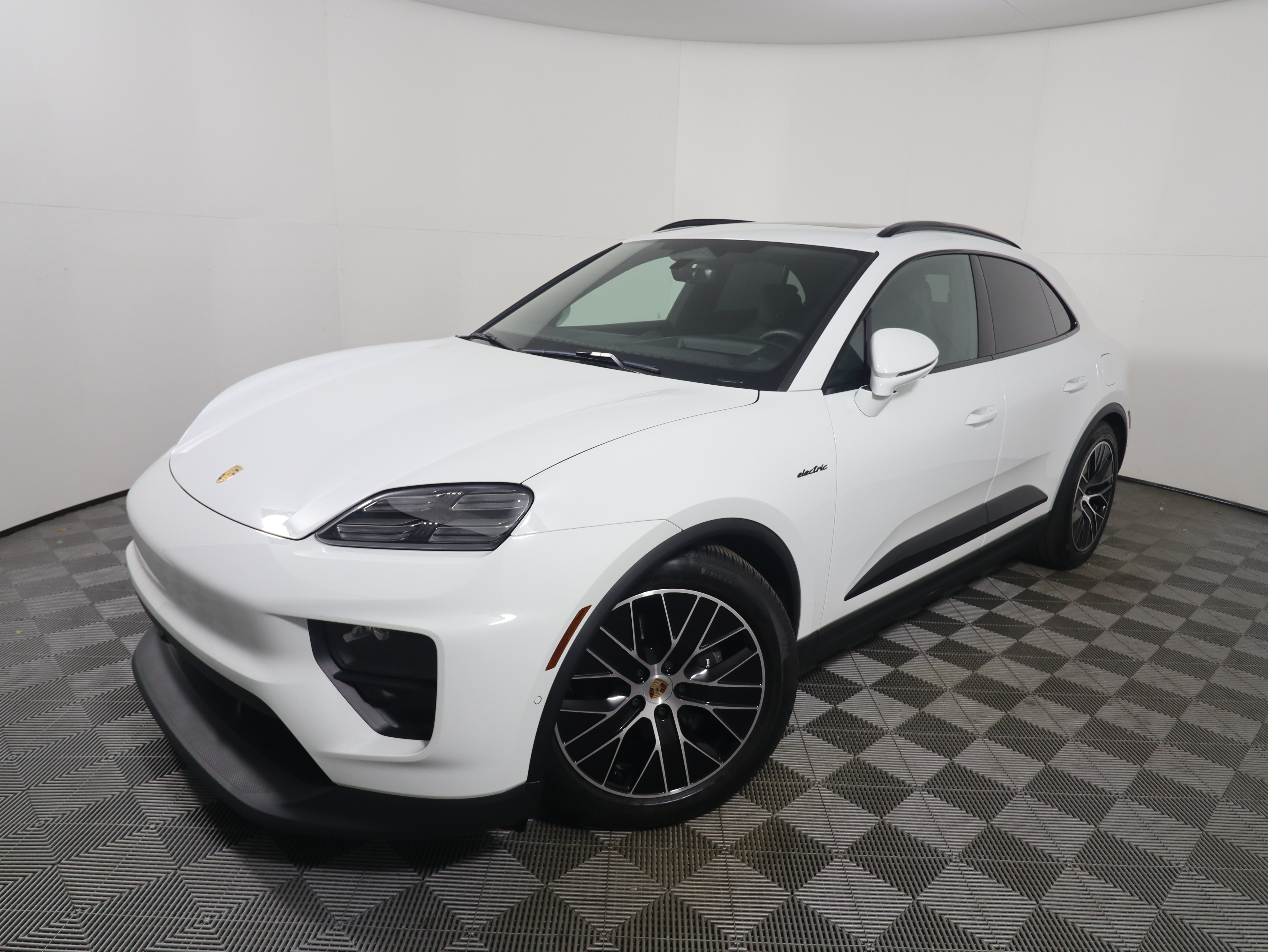 Used 2025 Porsche Macan 4 Electric AWD/4WD image 1