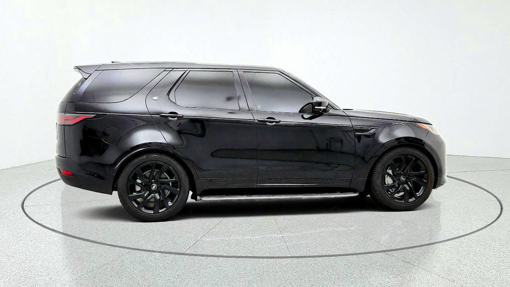 Used 2024 Land Rover Discovery Dynamic SE AWD/4WD image 4