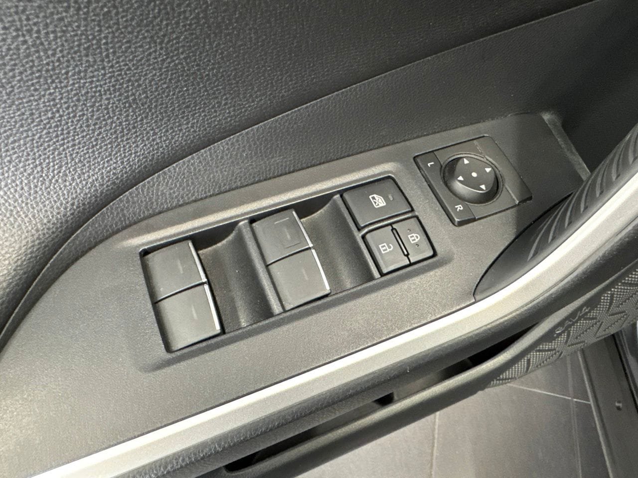 Used 2024 Toyota RAV4 XSE AWD/4WD image 40