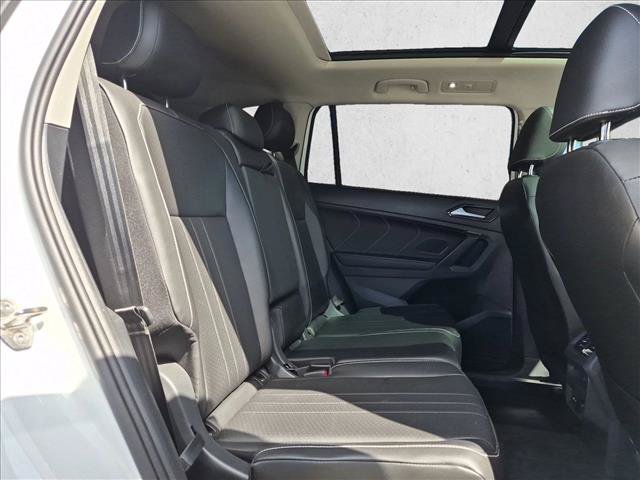 Used 2024 Volkswagen Tiguan SE AWD/4WD image 20