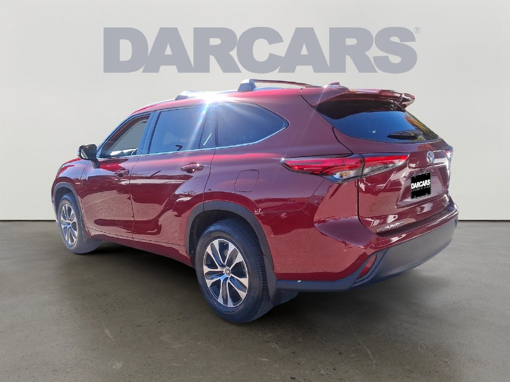 Used 2022 Toyota Highlander XLE AWD/4WD image 4